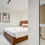 Juliet Residence, 4 , Your Away From In By Sf Homes شقة *