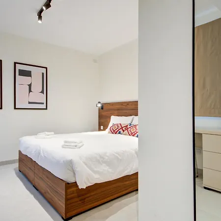 Juliet Residence, 4 , Your Away From In By Sf Homes Apartment *