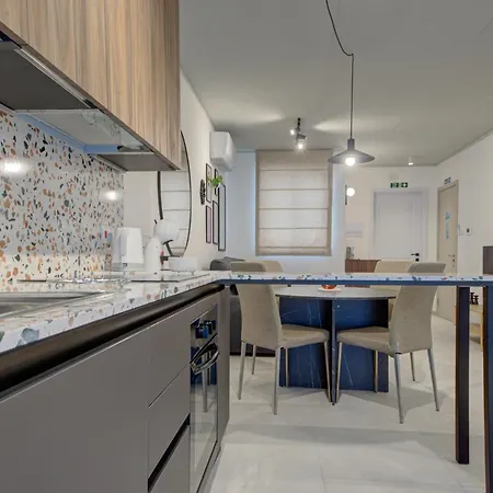 Appartamento Juliet Residence, 4 , Your Away From In By Sf Homes *