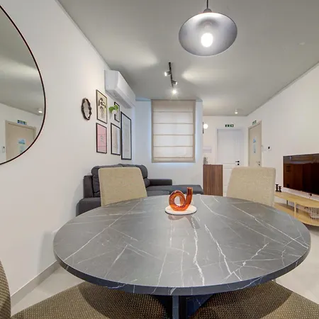 Apartment Juliet Residence, 4 , Your Away From In By Sf Homes Gzira