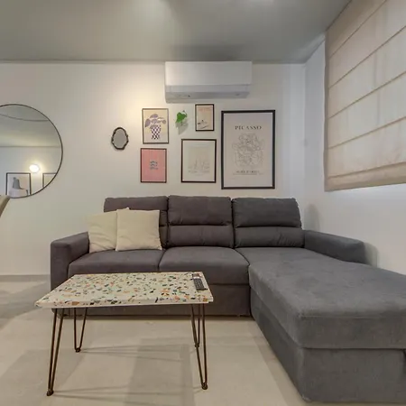 Appartement Juliet Residence, 4 , Your Away From In By Sf Homes *