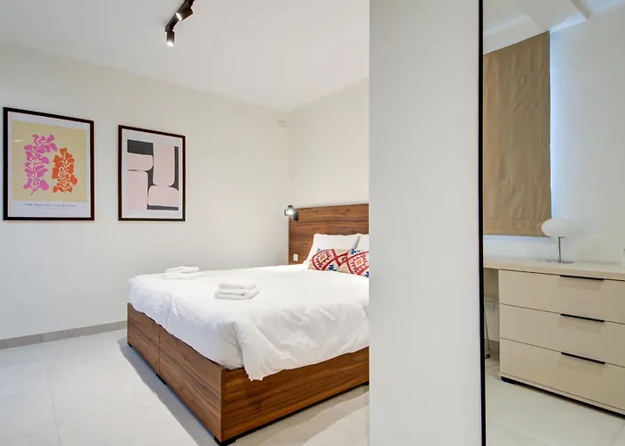 Juliet Residence, 4 , Your Away From In By Sf Homes Appartement *