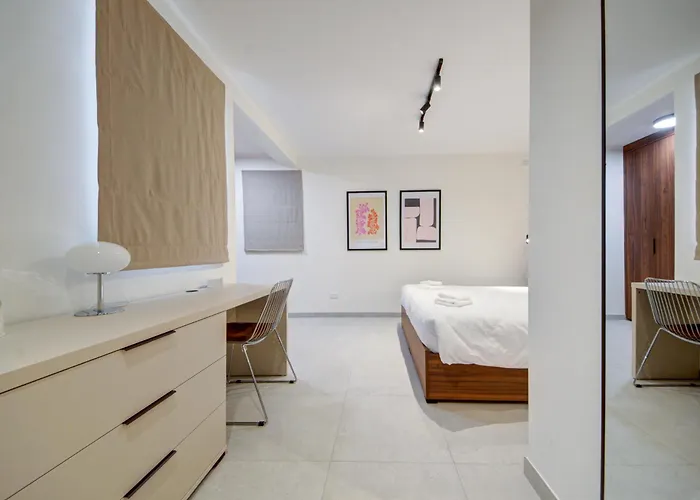 Juliet Residence, 4 , Your Away From In By Sf Homes Appartement *