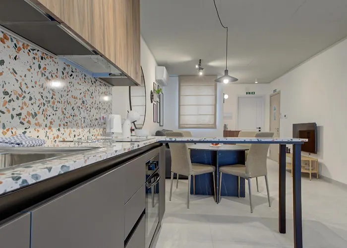 Appartement Juliet Residence, 4 , Your Away From In By Sf Homes *