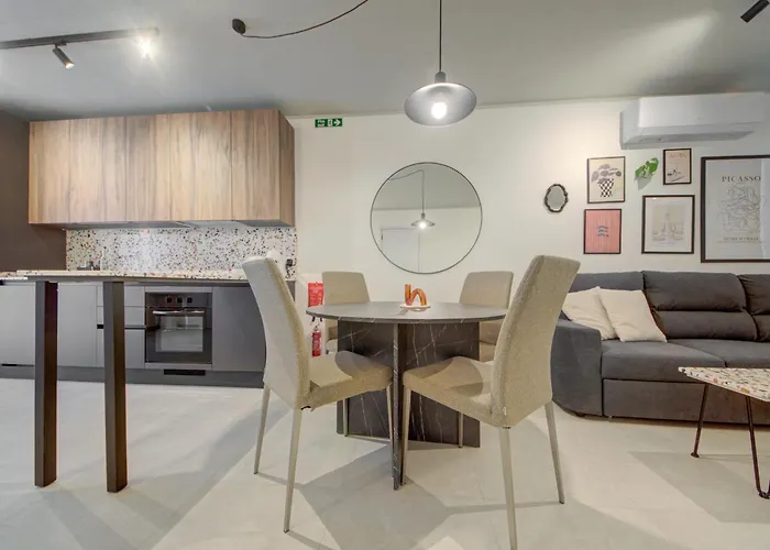 Appartement Juliet Residence, 4 , Your Away From In By Sf Homes